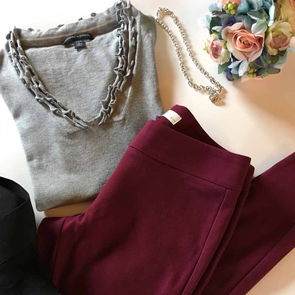 SOLD Banana Republic V-neck Gray Sweater SP